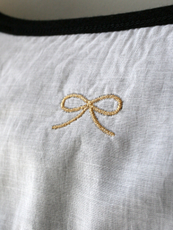 Encachette アンキャシェット リボン刺繍カーディガン